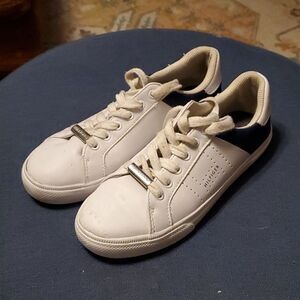 Tommy Hilfiger Women’s White Leather Casual Athletic Shoes Size 6 Pre-owned